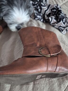Size 8.5/9 Ardene Women's Brown Mid-Calf Buckle Boot